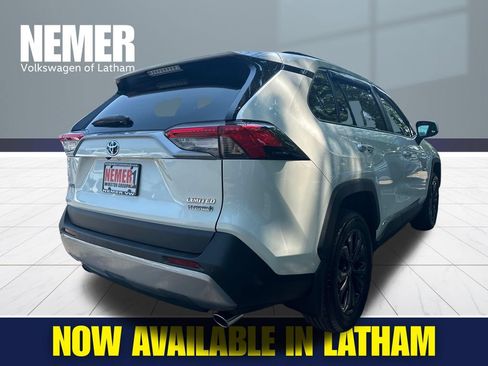 Used 2022 Toyota RAV4 Limited AWD/4WD image 4
