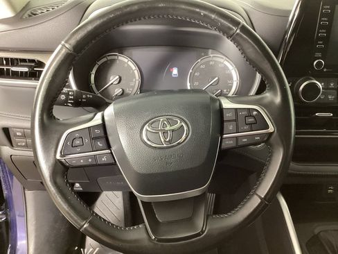 Used 2022 Toyota Highlander XLE AWD/4WD image 15