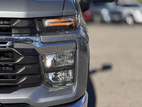 Used 2024 Chevrolet Silverado 2500 LT w/ Convenience Package image 8