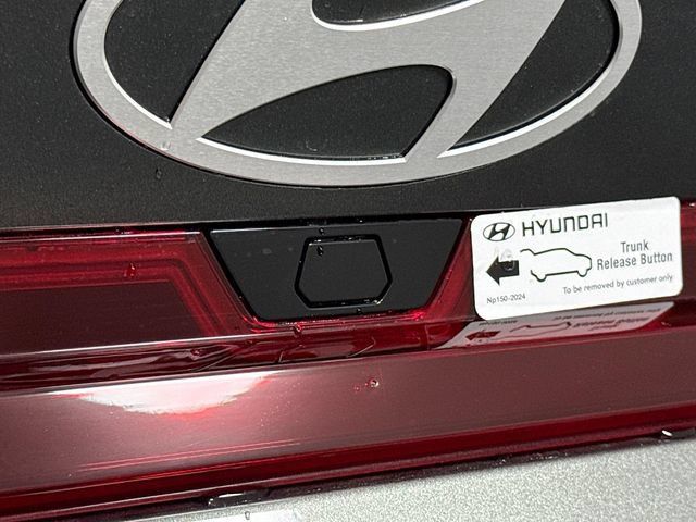 Certified 2025 Hyundai Elantra Sport FWD image 39