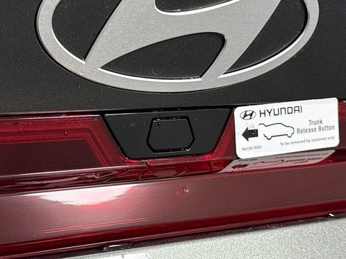 Certified 2025 Hyundai Elantra Sport FWD image 39