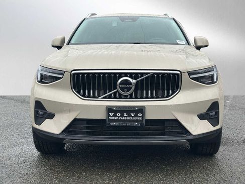 Used 2025 Volvo XC40 B5 Ultra w/ Climate Package image 8