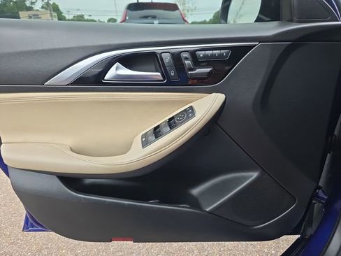 Used 2019 INFINITI QX30 FWD image 19