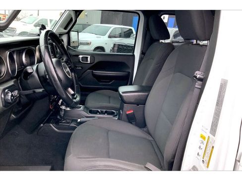 Used 2018 Jeep Wrangler Unlimited Sport S image 25