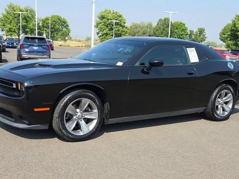 Used 2015 Dodge Challenger SXT w/ Sound Group RWD image 4