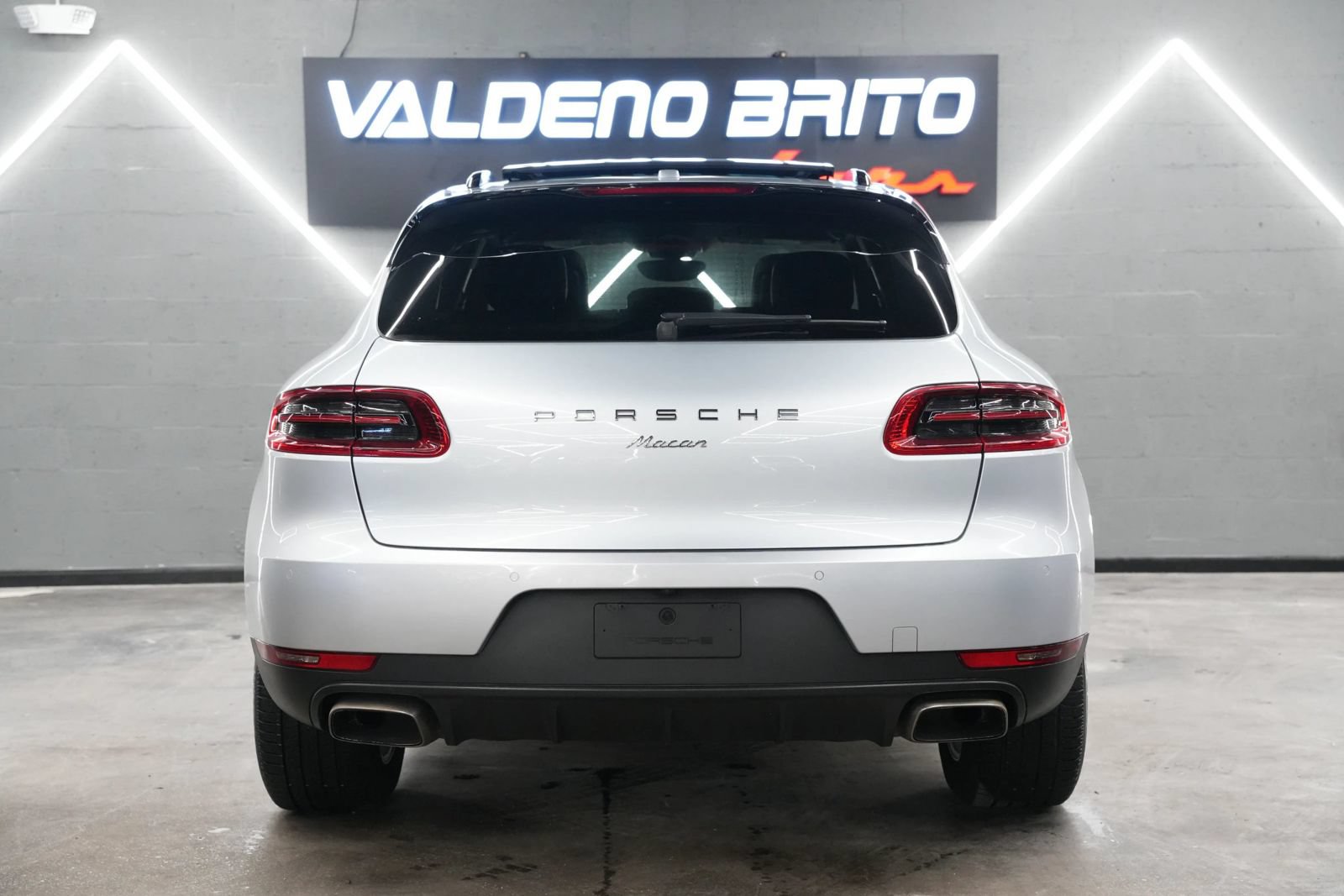 Used 2018 Porsche Macan Sport Edition AWD/4WD image 20