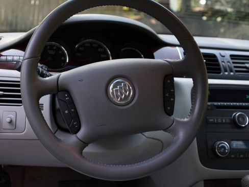 Used 2007 Buick Lucerne CXL FWD image 16