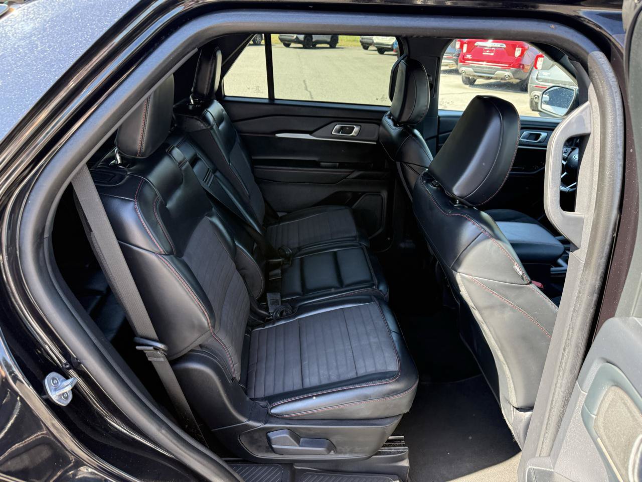 Used 2025 Ford Explorer ST-Line w/ ST-Line Street Pack AWD/4WD image 21
