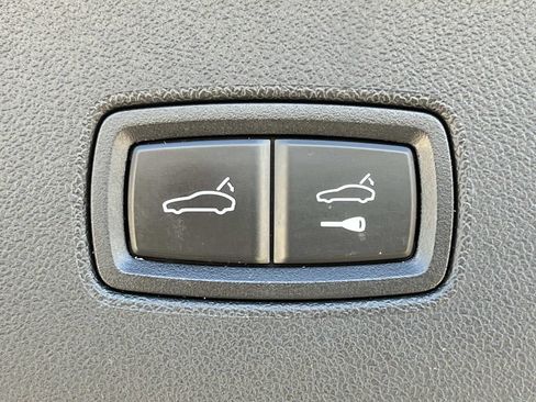 Used 2023 Porsche Cayenne AWD/4WD image 24