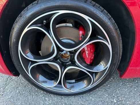 Used 2022 Alfa Romeo Giulia Veloce AWD/4WD image 26