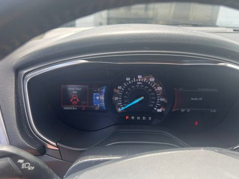 Used 2019 Ford Fusion SE w/ Equipment Group 151A FWD image 12