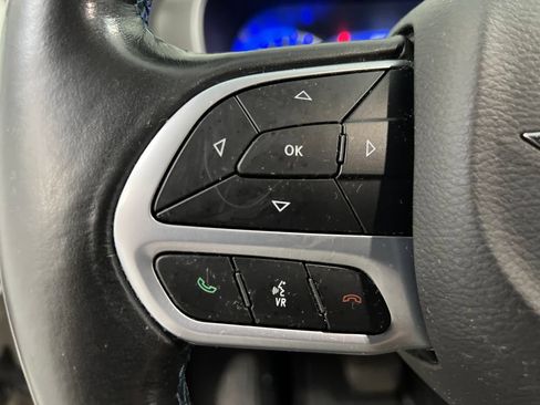 Used 2021 Chrysler Pacifica Touring-L FWD image 56