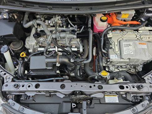 Used 2015 Toyota Prius C Two image 29