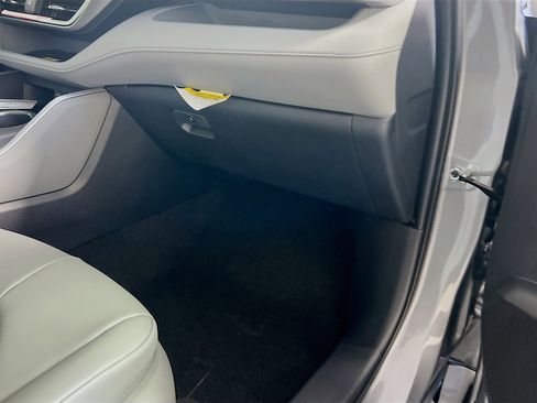 Used 2025 Toyota Highlander XLE image 35