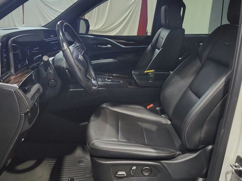 Used 2023 Cadillac Escalade Luxury AWD/4WD image 25