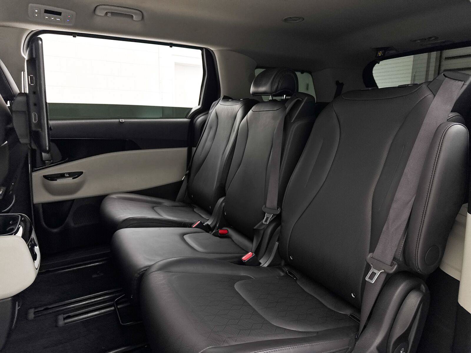Used 2024 Kia Carnival SX FWD image 33