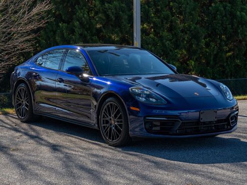 Certified 2023 Porsche Panamera Platinum Edition image 9