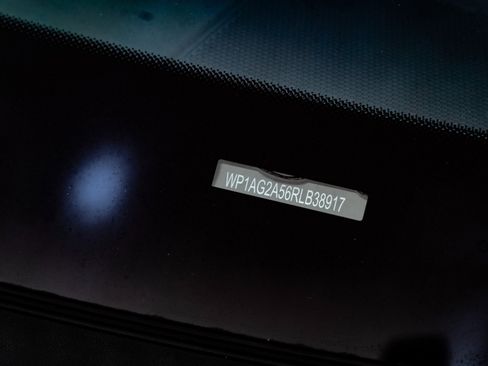 Certified 2024 Porsche Macan S image 33