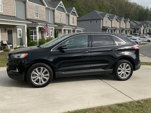 Used 2022 Ford Edge Titanium image 3