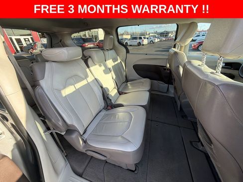 Used 2017 Chrysler Pacifica Touring-L w/ 13 Speaker Alpine Sound Group image 22