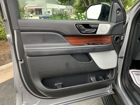 Used 2024 Lincoln Navigator L Reserve AWD/4WD image 17