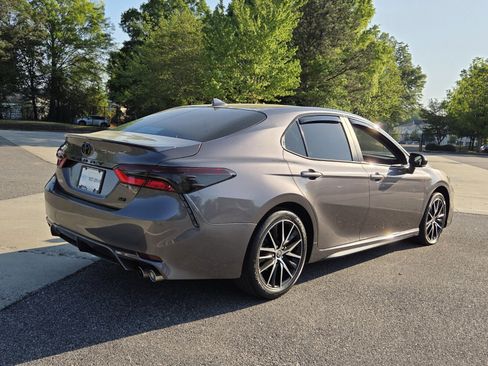 Used 2024 Toyota Camry SE image 4