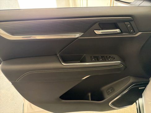 Used 2025 GMC Acadia Elevation image 20