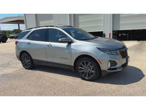 Used 2023 Chevrolet Equinox RS FWD image 2