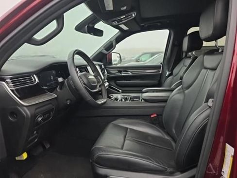 Used 2022 Jeep Wagoneer Series III w/ Premium Group I image 2