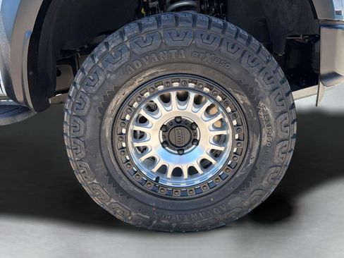 Used 2025 Ford F150 Raptor AWD/4WD image 9