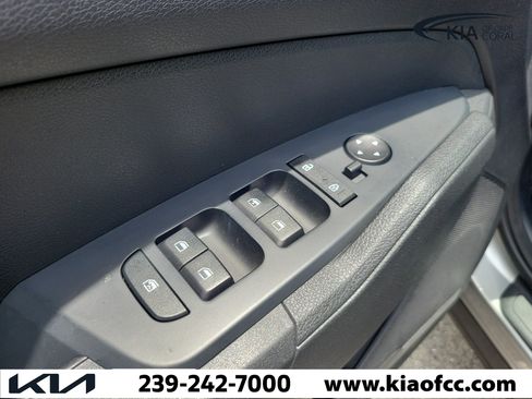 Used 2025 Kia Sportage LX AWD/4WD image 21