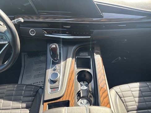 Used 2024 Cadillac Escalade Sport Platinum w/ LPO, ONYX Package image 17