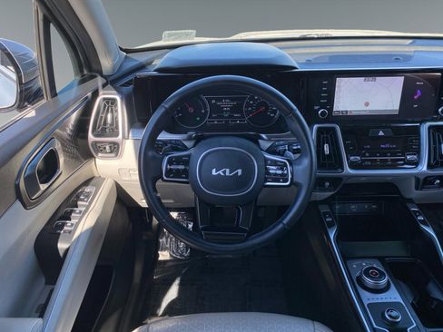 Used 2023 Kia Sorento EX w/ Panoramic Sunroof Package image 12