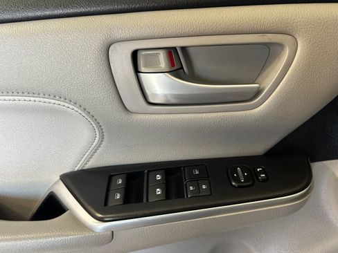 Used 2017 Toyota Camry XLE w/ Moonroof Package FWD image 13