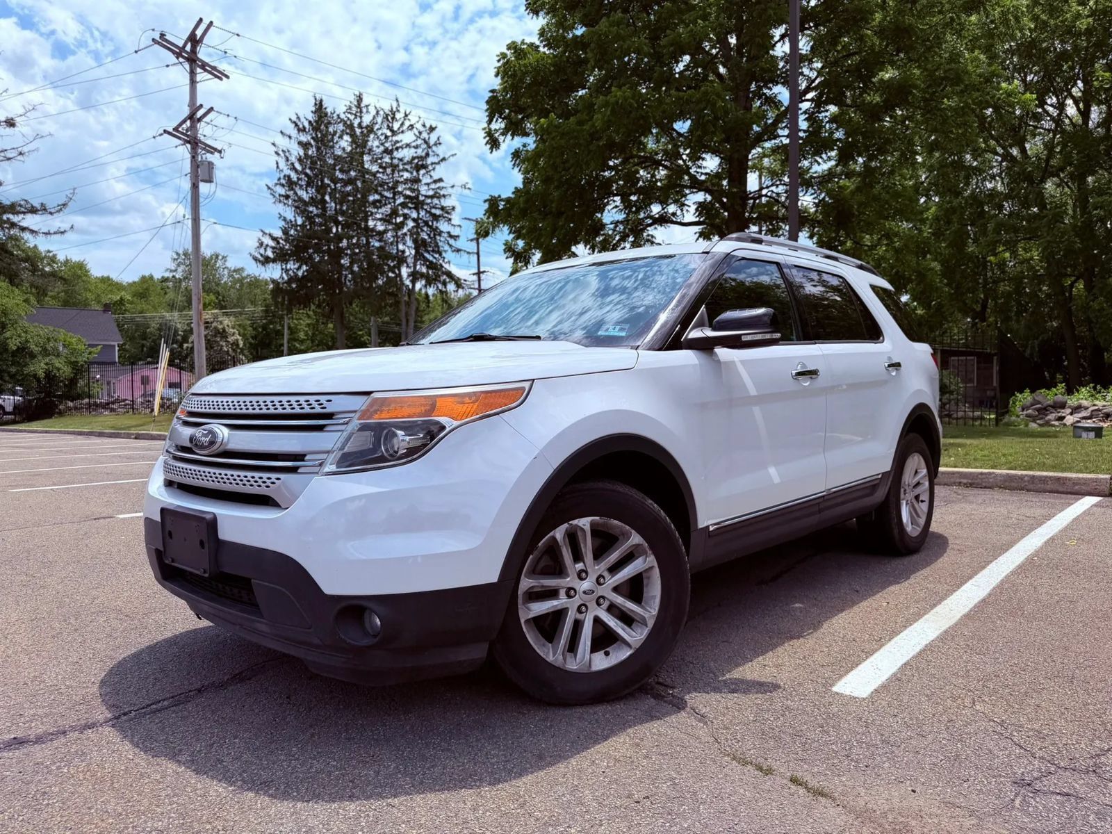 Used 2015 Ford Explorer XLT w/ Equipment Group 202B AWD/4WD image 2