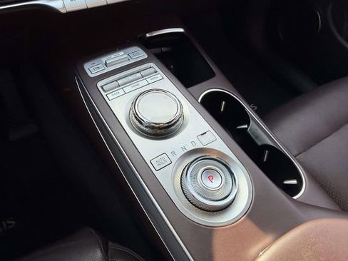 Used 2022 Genesis GV70 2.5T w/ Advanced Package image 18