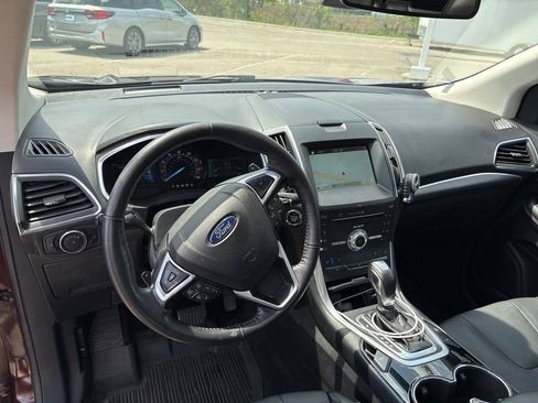 Used 2018 Ford Edge Titanium w/ Equipment Group 302A AWD/4WD image 21