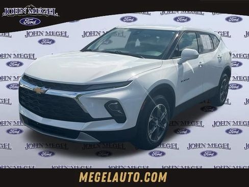 Used 2023 Chevrolet Blazer LT FWD image 1