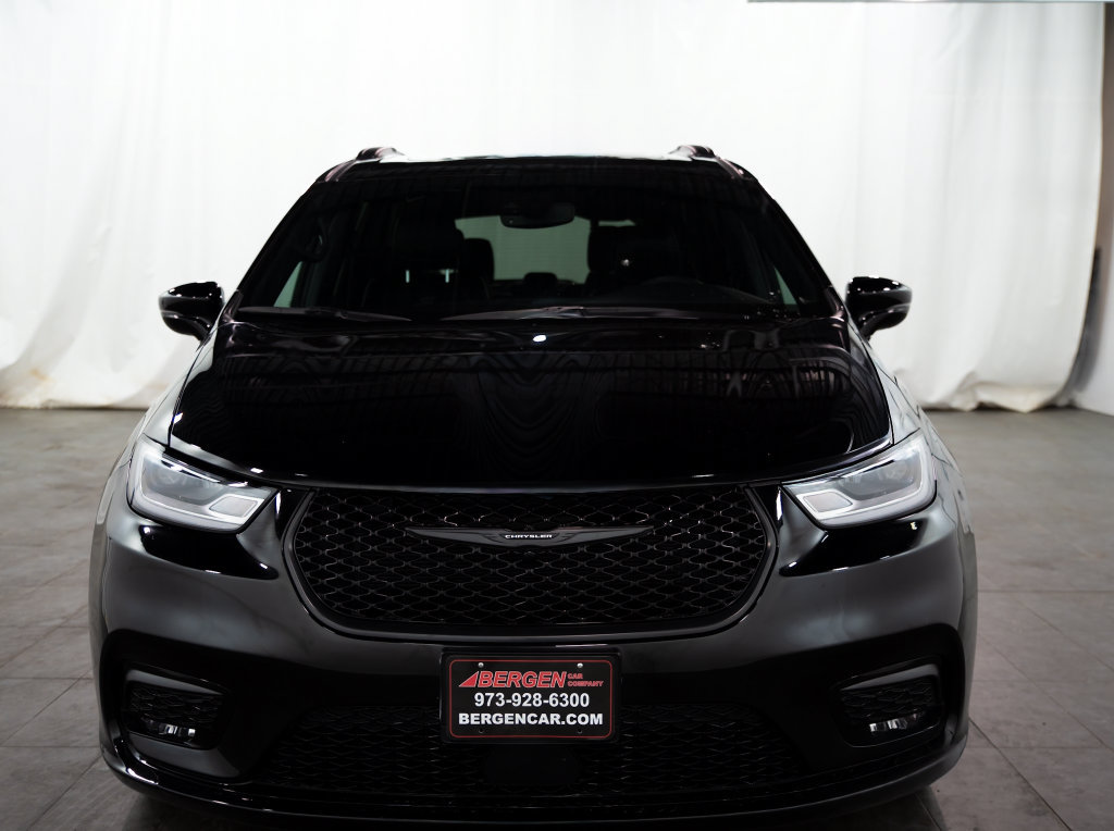 Used 2026 Chrysler Pacifica Limited w/ S Appearance Package FWD image 2