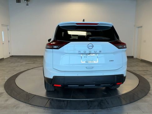 Used 2024 Nissan Rogue S image 7