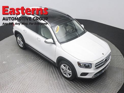 Used 2021 Mercedes-Benz GLB 250 4MATIC w/ Premium Package image 3