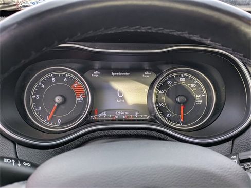 Certified 2019 Jeep Cherokee Limited w/ Luxury Group image 15