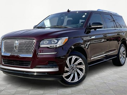 Used 2023 Lincoln Navigator Reserve image 2