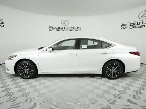 New 2025 Lexus ES 350 w/ Premium Package image 4