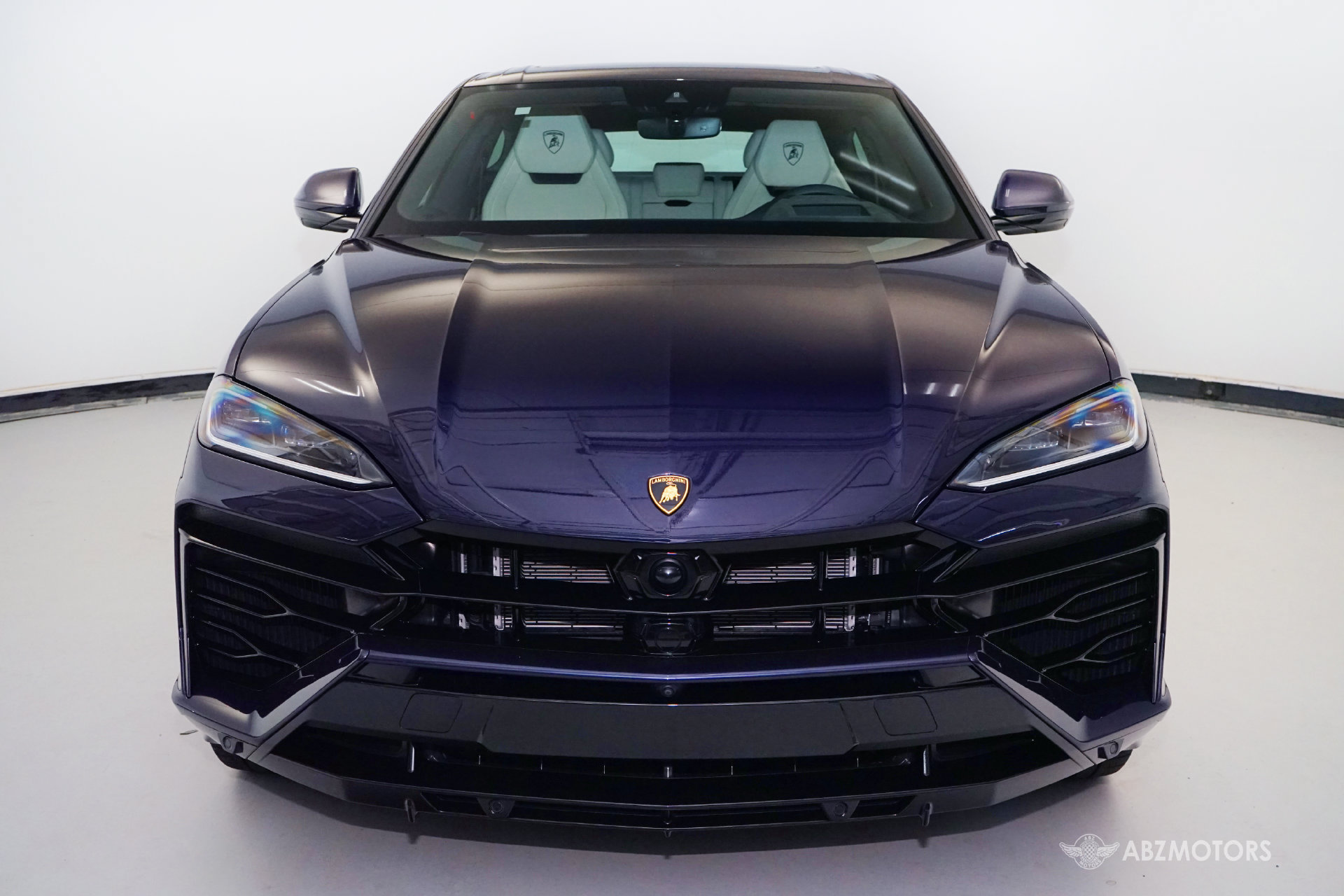 Used 2025 Lamborghini Urus SE AWD/4WD image 3