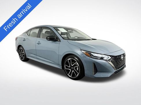 Used 2025 Nissan Sentra SR w/ SR Premium Package FWD image 1