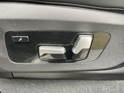 Used 2025 BMW X7 xDrive40i w/ M Sport Package image 34