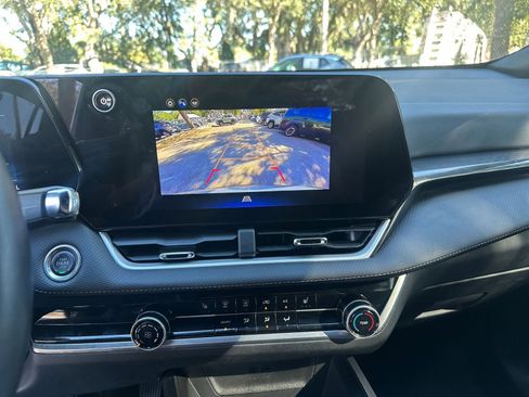 Used 2025 Chevrolet Equinox LT image 17