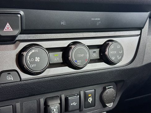 Used 2020 Toyota Tacoma TRD Off-Road image 23