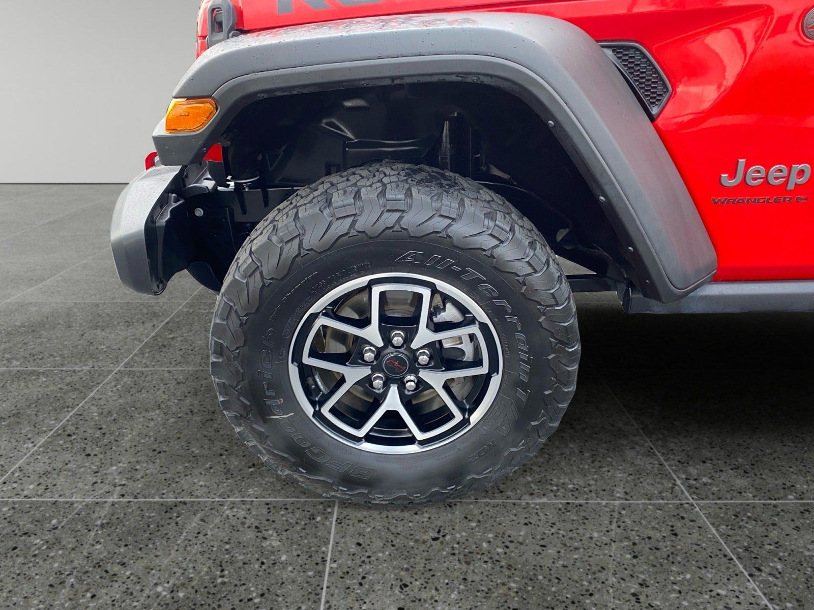 Used 2025 Jeep Wrangler Unlimited Rubicon AWD/4WD image 14